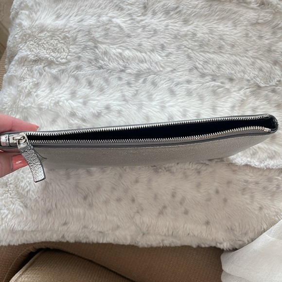 Nwt and Dustbag Balenciaga pebbled leather silver pouch, can be used as a clutch - Picture 4 of 8